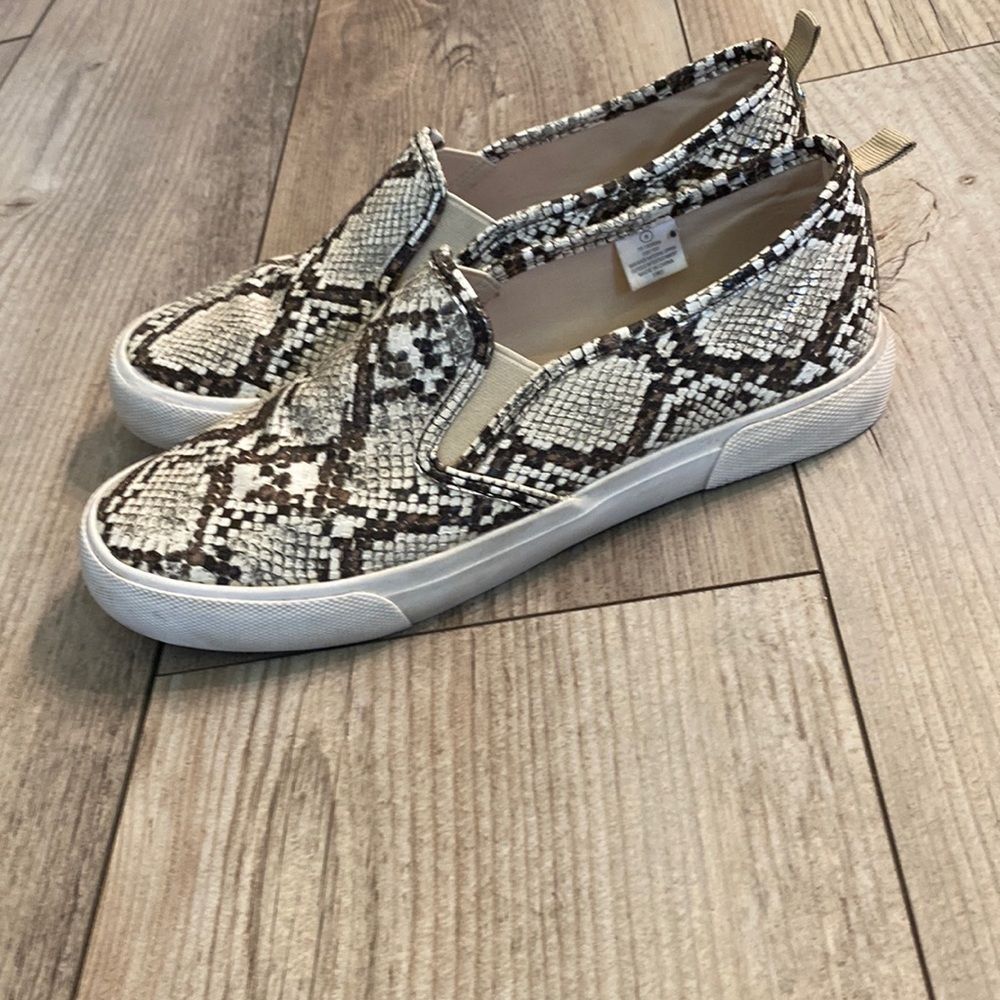 Tommy Bahama Animal Print Slip On Loafers Size 8